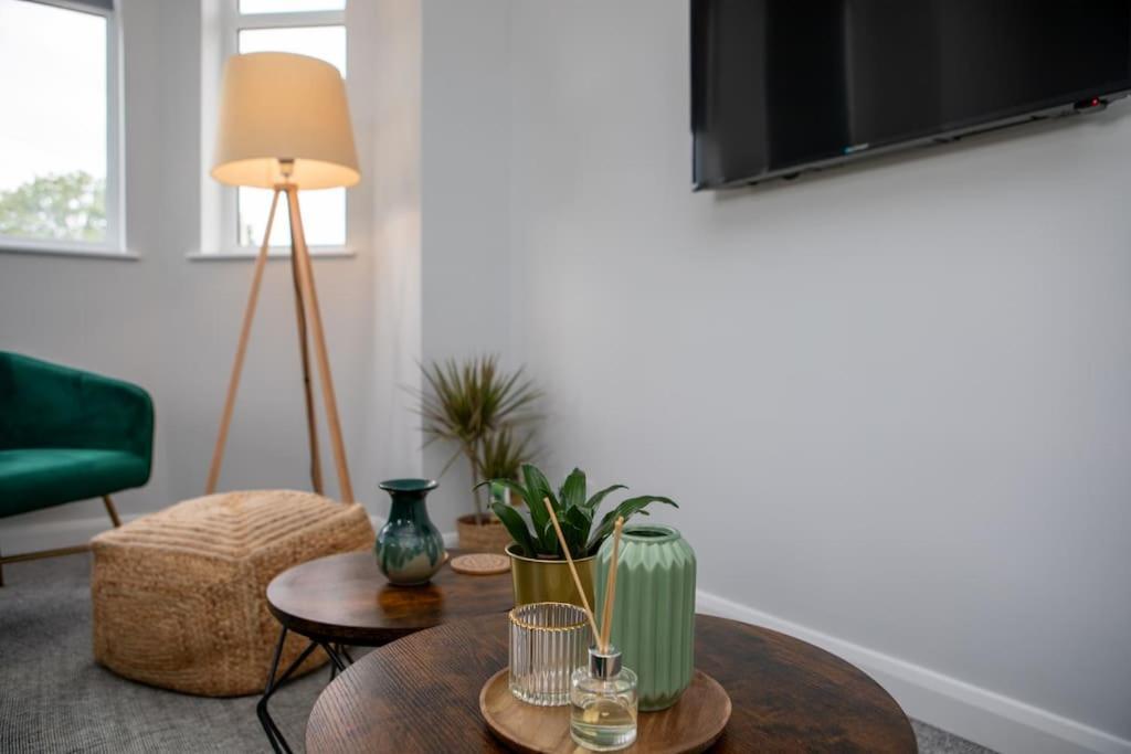 Modern Apartment Free Parking Double Bed Suite 5 Nottingham Buitenkant foto